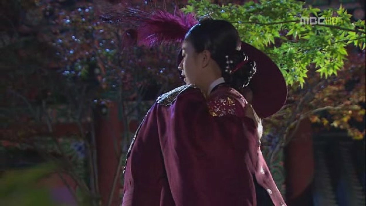 Тон И